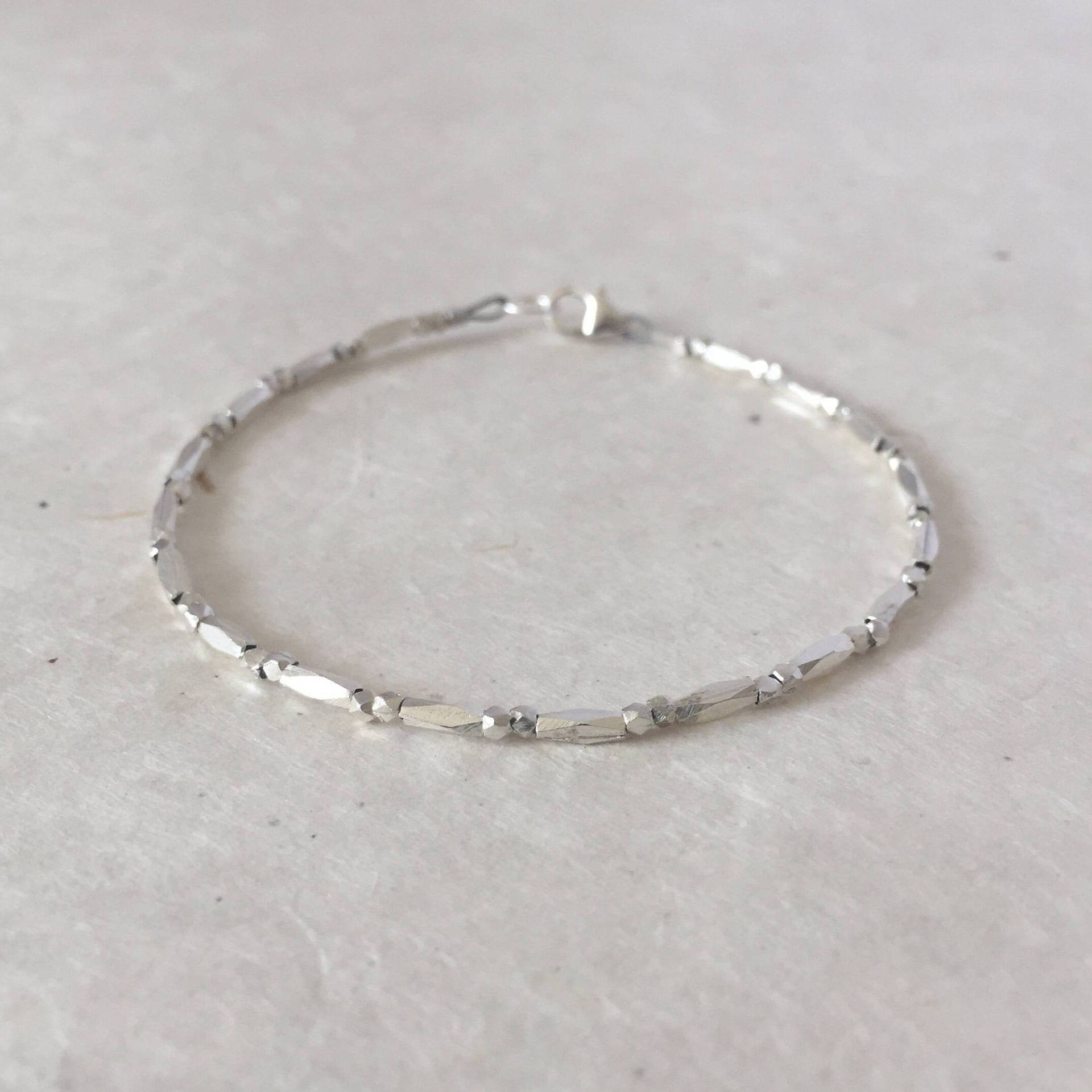 Zierliches Thai Silber Tube Perlen Armband Boho Stacking Schmuck von LoveandLightArtistry