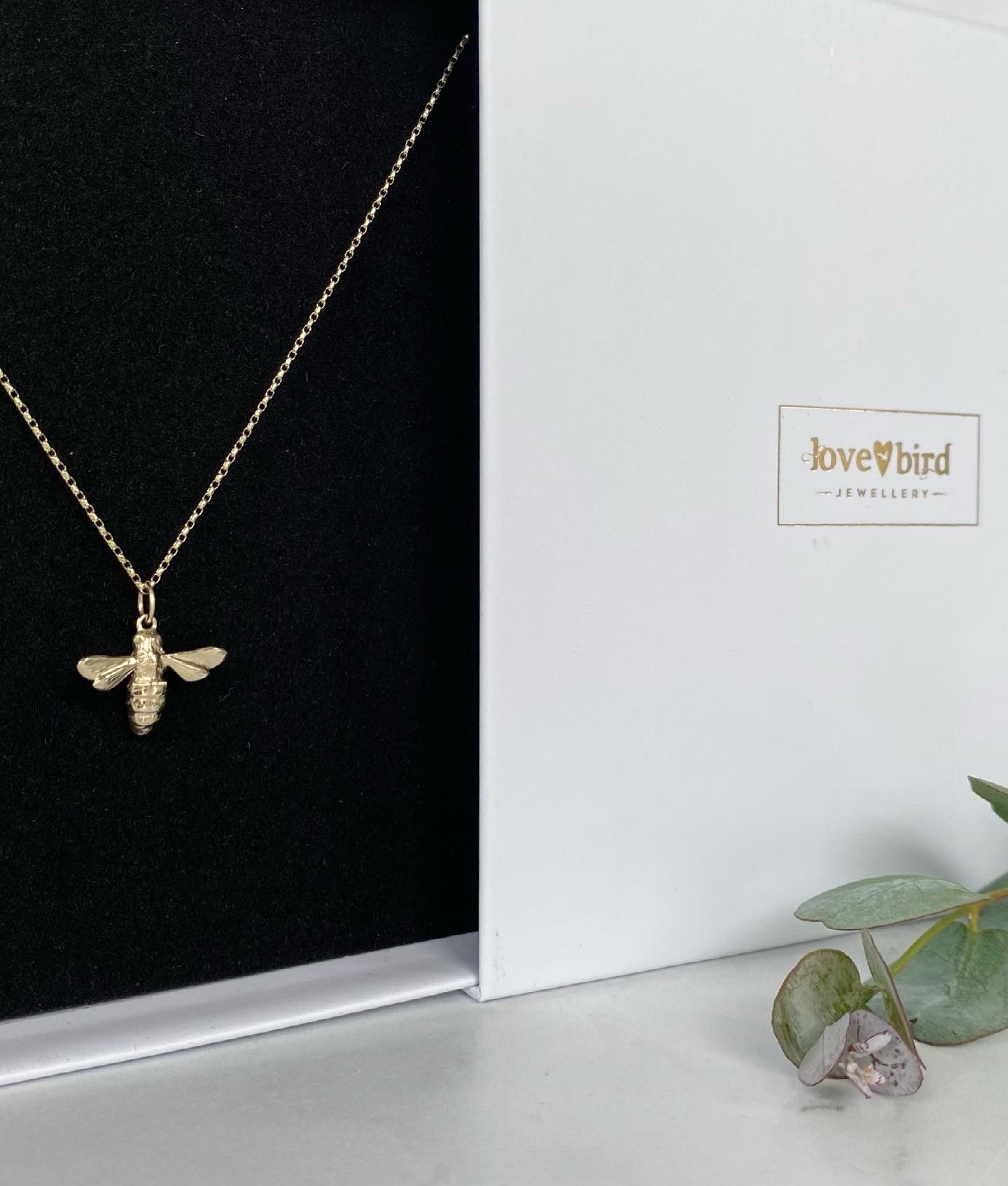 Biene | Groß | Halskette Aus Massivem Gold Biene | Groß | Halskette Aus Massivem Gold von LovebirdJeweller