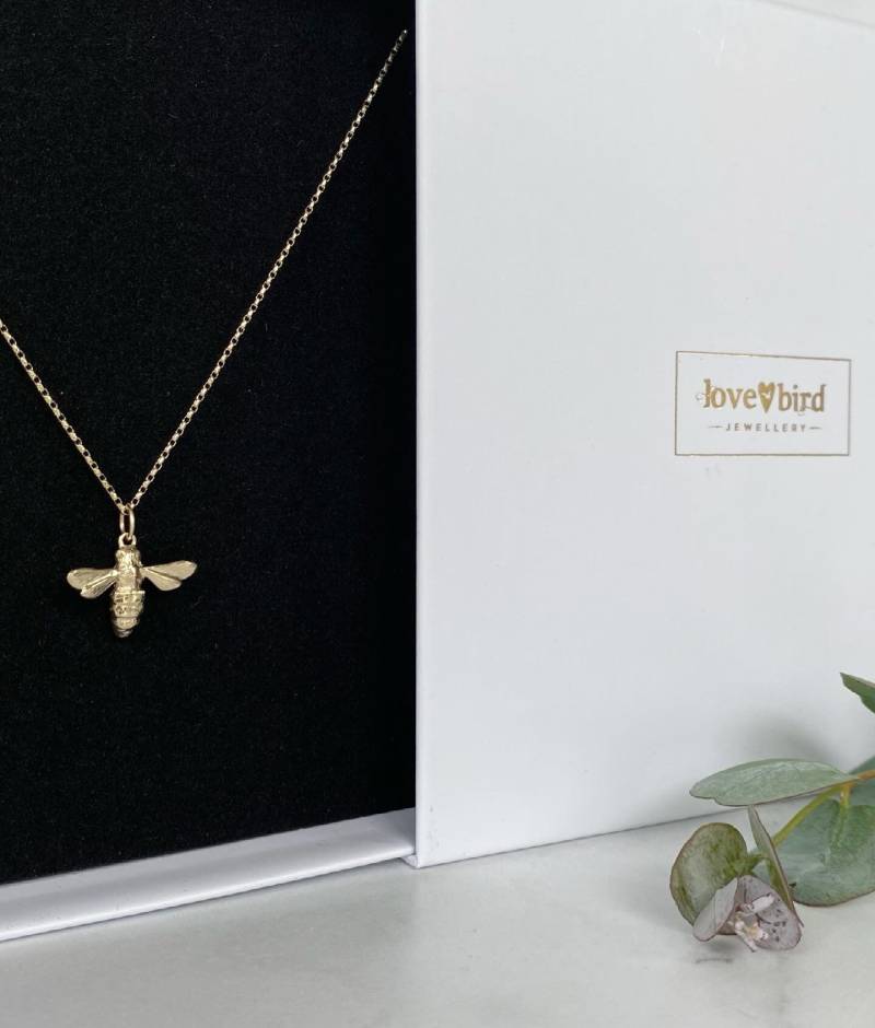 Biene | Groß | Halskette Aus Massivem Gold Biene | Groß | Halskette Aus Massivem Gold von LovebirdJeweller