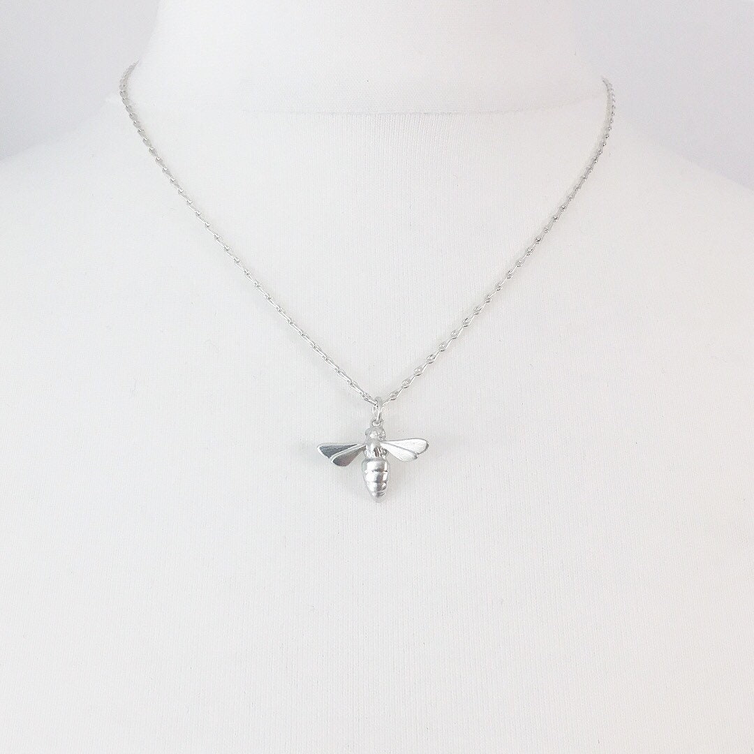 Biene | Groß | Halskette in Silber Biene | Groß | Halskette in Silber von LovebirdJeweller