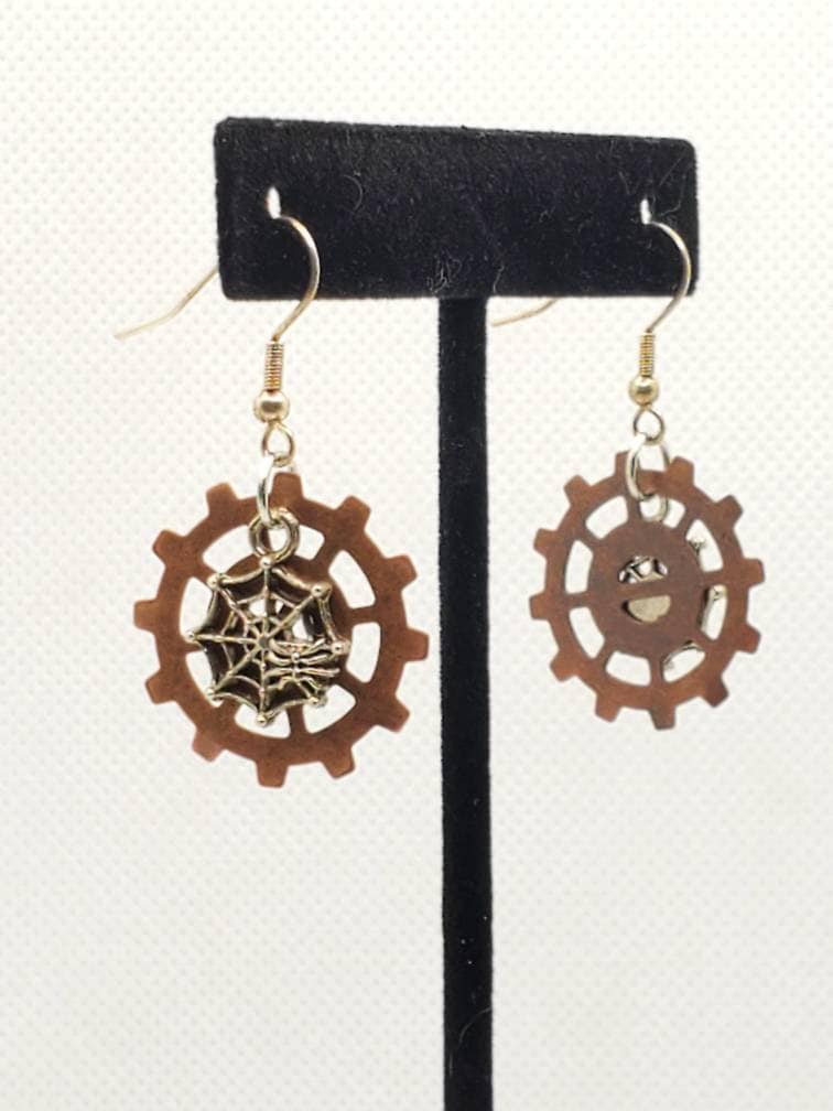 Ausrüstung Und Spiderweb Ohrringe von LovedByAllStudio
