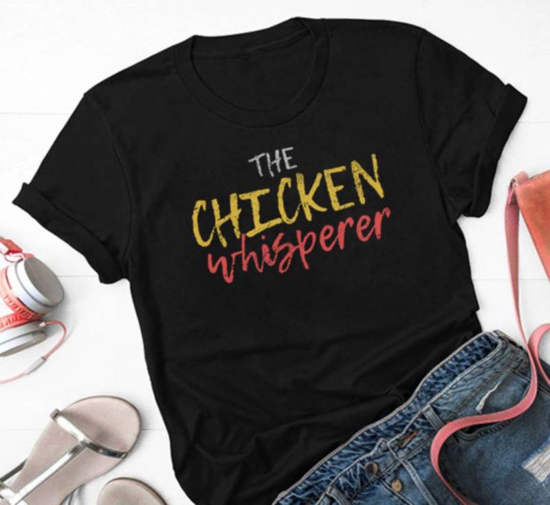 Das Hühner Whisperer T-Shirt - Lustiges Liebhaber T-Shirt, Geflügel Humor, Farm Life Shirt, Kurzarm Unisex Tank Top, Hoodie von LoveelyShop