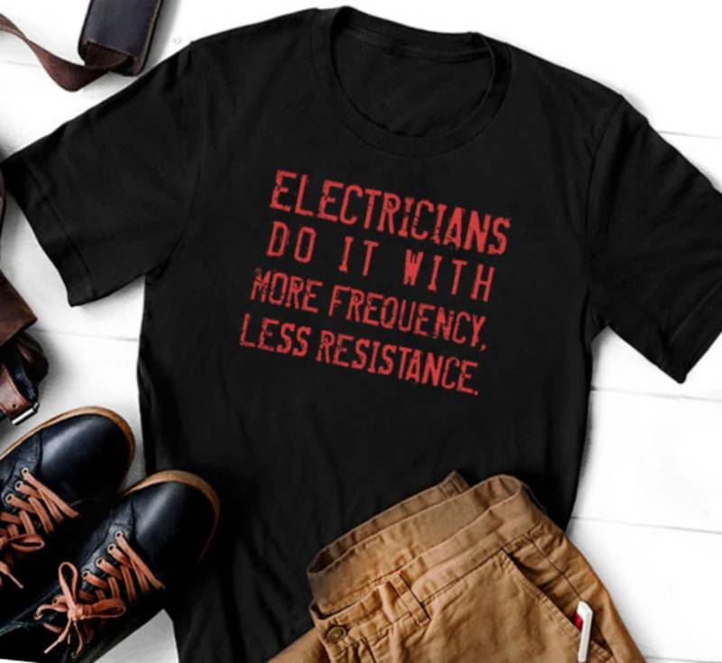 Elektriker Tun Es Mit Mehr Frequenz T-Shirt - Lustiges T-Shirt, Elektro Humor Shirt, Geschenk, Unisex von LoveelyShop