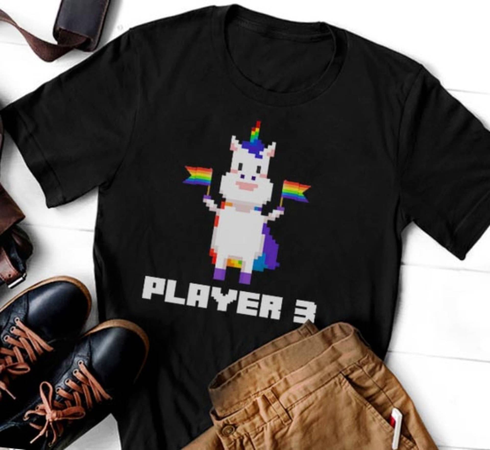 Spieler 3 Einhorn T-Shirt - Regenbogen Pride Shirt, Lgbtq+ Gamer T-Shirt, Stolz Unisex Kurzarm von LoveelyShop