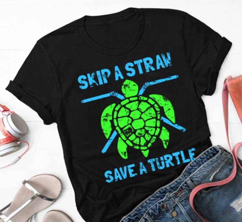 Überspringe Einen Strohhalm, Speichere Eine Schildkröte T-Shirt | Kurzärmeliges Unisex-T-Shirt, Tank Top, Sweatshirt, Hoodie von LoveelyShop