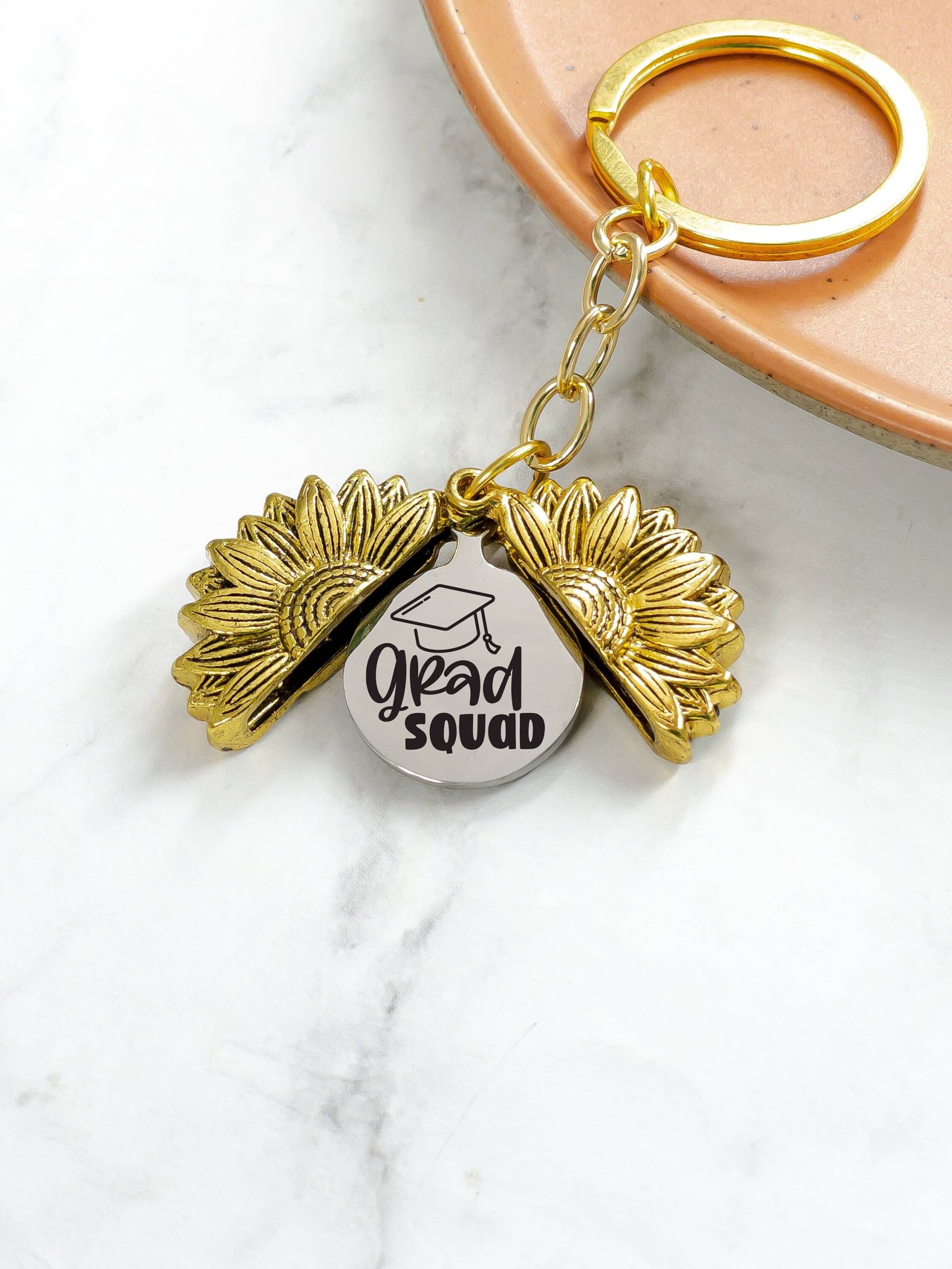 Grad Squad Schlüsselanhänger - Geschenk Für Graduierte Schütze Freunde Passende Geschenke Bestanden Abschluss Schlüsselanhänger Halskette von LovelaceDesignShop