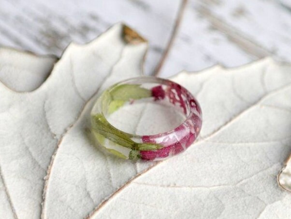 Blüten-Harz-Ring, Zwei Doppelseitige Band, Inspirierende Echte Blume Schmuck, Terrarium Natur Inspiriert Verlobungsringe, Naturliebhaber, Verschenken von LovelinessNature