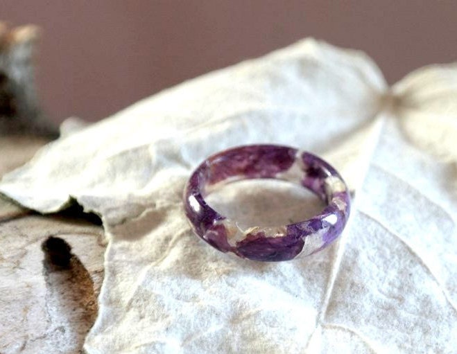 Harz Blumenring, Schmuck, Getrocknete Wald Blumen Ring, Floral Hochzeit Band, Natur Inspiriert Verlobungsringe, Herrenring Harz Blumenring, Schmuck, Getrocknete Wald Blumen Ring, Floral Hochzeit Band, Natur Inspiriert Verlobungsringe, Herrenring von LovelinessNature