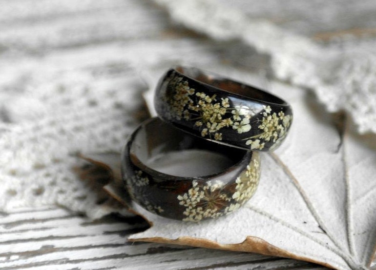 Harz Ring, Echte Dunkle Blume, Natur Inspiriert Verlobungsringe, Terrarium Naturringe, Queen Anne's Lace, Blumen Männer Frauen Schmuck Harz Ring, Echte Dunkle Blume, Natur Inspiriert Verlobungsringe, Terrarium Naturringe, Queen Anne's Lace, Blumen Männer Frauen Schmuck von LovelinessNature