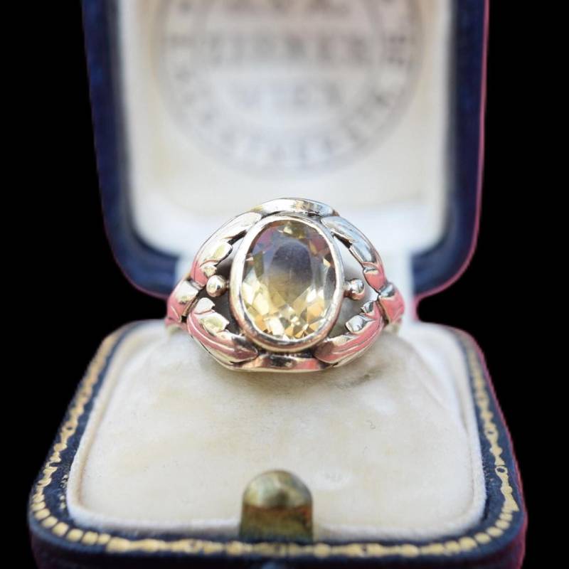 Antique Retro 8 Ct. Gold & Simulated Quartz Ring, Made Around 1930 Antique Retro 8 Ct. Gold & Simulated Quartz Ring, Made Around 1930 von LovelyAntiqueStore