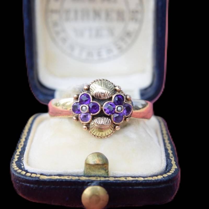 Antique Victorian Conversion 14 Ct Gold Ring With Amethysts & Akoya Pearls, Lilac Shell Symbol Made Around 1880 Antique Victorian Conversion 14 Ct Gold Ring With Amethysts & Akoya Pearls, Lilac Shell Symbol Made Around 1880 von LovelyAntiqueStore
