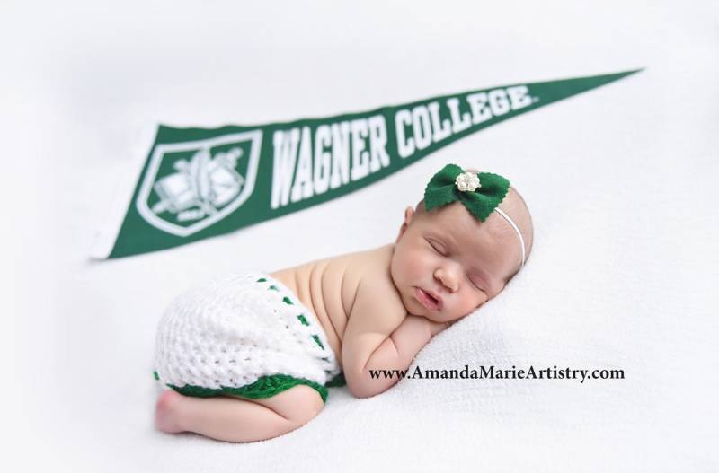 Baby Mädchen Mütze .. Fußball Beanie Baby - Gehäkelte Shower GeschenkComing Home Outfit, Ny Jets Mütze, Neugeborenen Foto Requisite von LovelyBabyKnits