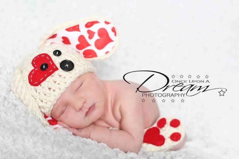 Puppy Love Mütze Neugeborenen Und Pfoten Booties Hausschuhe - Valentinstag Foto Requisite Neugeborene Junge Säugling Junge Kleidung Baby von LovelyBabyKnits