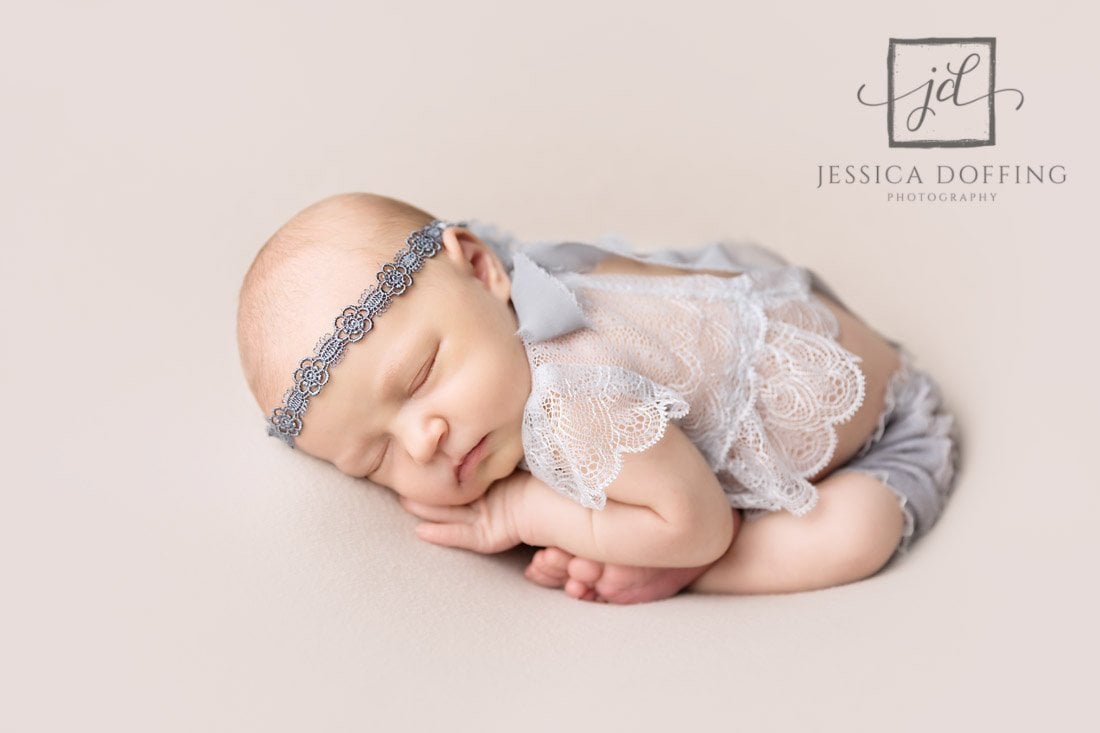 Graues Baby Spitzenband, Neugeborenen Fotografie Requisite von LovelyBabyPhotoProps