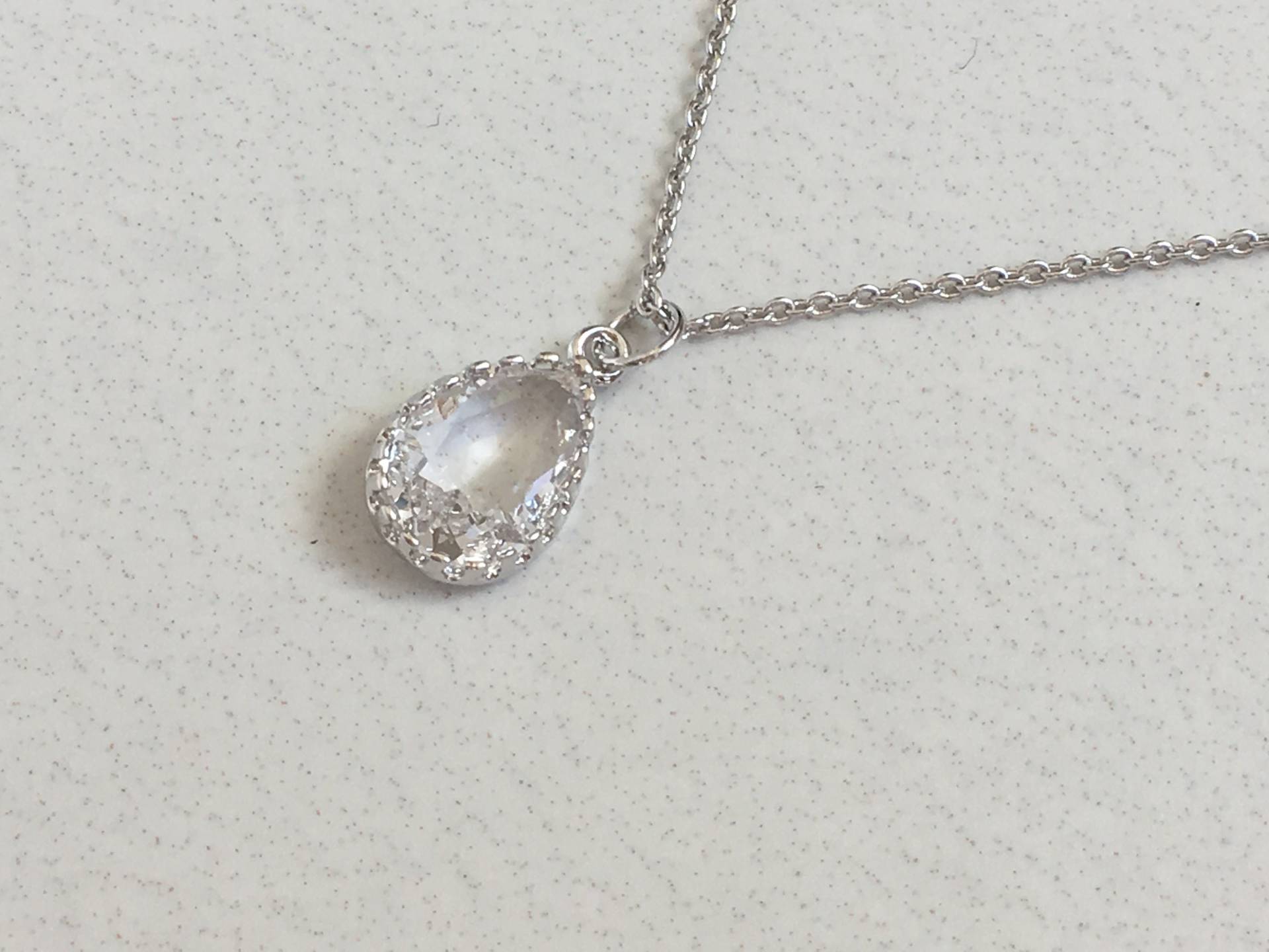Tropfen Halskette, Silber Kristall Halskette, Tropfen Anhänger Halskette, Brautjungfer Geschenk, Geschenke Für Sie, Artikelnummer Np149 Tropfen Halskette, Silber Kristall Halskette, Tropfen Anhänger Halskette, Brautjungfer Geschenk, Geschenke Für Sie, Artikelnummer Np149 von LovelyByGraceShop