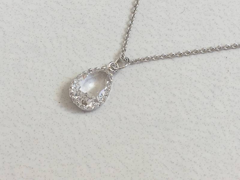 Tropfen Halskette, Silber Kristall Halskette, Tropfen Anhänger Halskette, Brautjungfer Geschenk, Geschenke Für Sie, Artikelnummer Np149 Tropfen Halskette, Silber Kristall Halskette, Tropfen Anhänger Halskette, Brautjungfer Geschenk, Geschenke Für Sie, Artikelnummer Np149 von LovelyByGraceShop