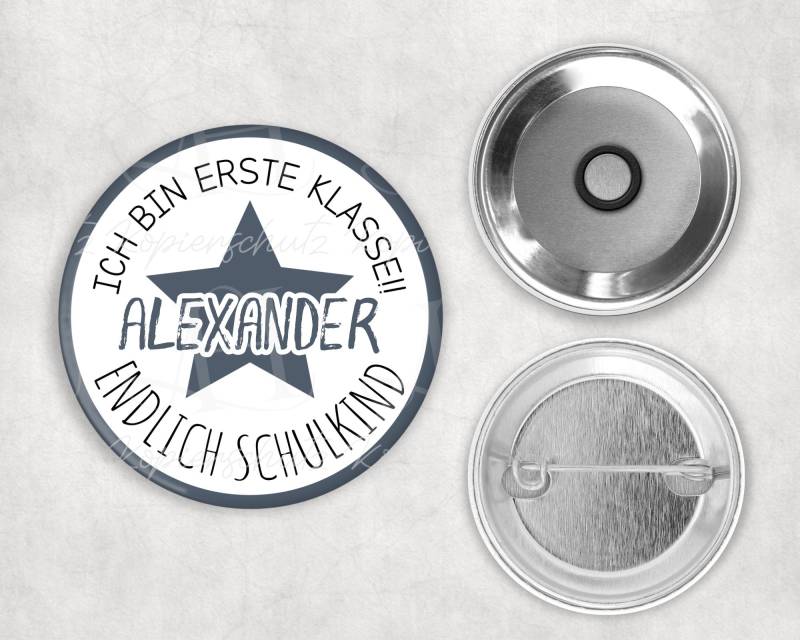 Button I Einschulung Schulkind Personalisiert Mit Magnet Oder Sicherheitsnadel Ich Bin Erste Klasse Endlich Blau von LovelyHandmadeSiegen