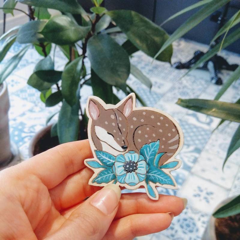 Junges Reh Weihnachten Brosche Holzbrosche Winter Mädchen Frauen Geschenk Leichtes Gewicht Schmuck Blume Blau Boquet Lasercut Rentier Tier Junges Reh Weihnachten Brosche Holzbrosche Winter Mädchen Frauen Geschenk Leichtes Gewicht Schmuck Blume Blau Boquet Lasercut Rentier Tier von LovelyIgloo
