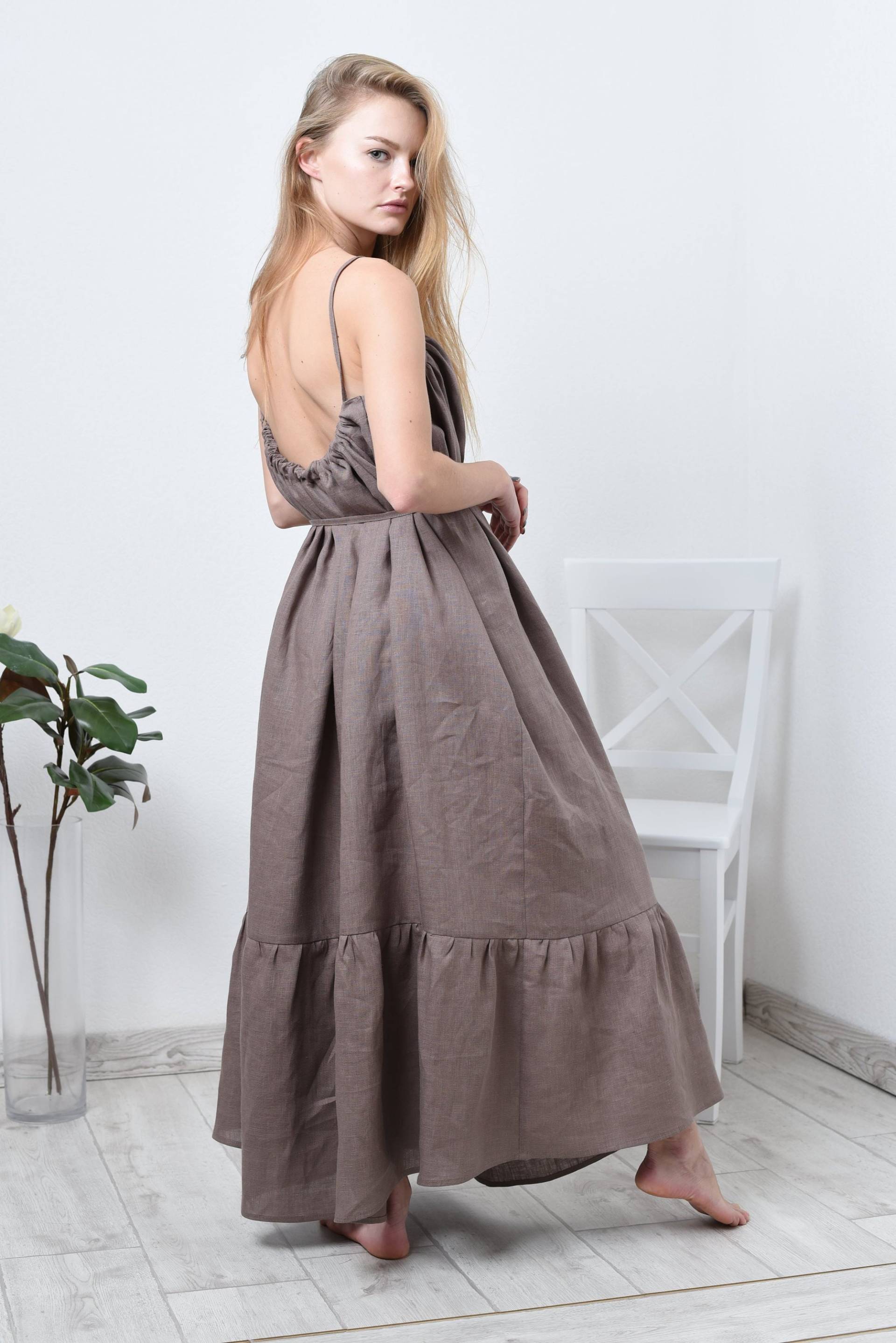 Leinen Maxikleid, Lockeres Sommerkleid, Rückenfreies Kleid in Übergröße, Mit Offenem Rücken, Leinenkleid Boho, Langes Rüschensaum von LovelyLinenStudio