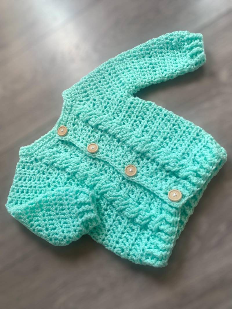 Personalisierte Handbestickte Baby-strickjacke, 3-6 Monate, Neues Babygeschenk von LovelyLittleCardis