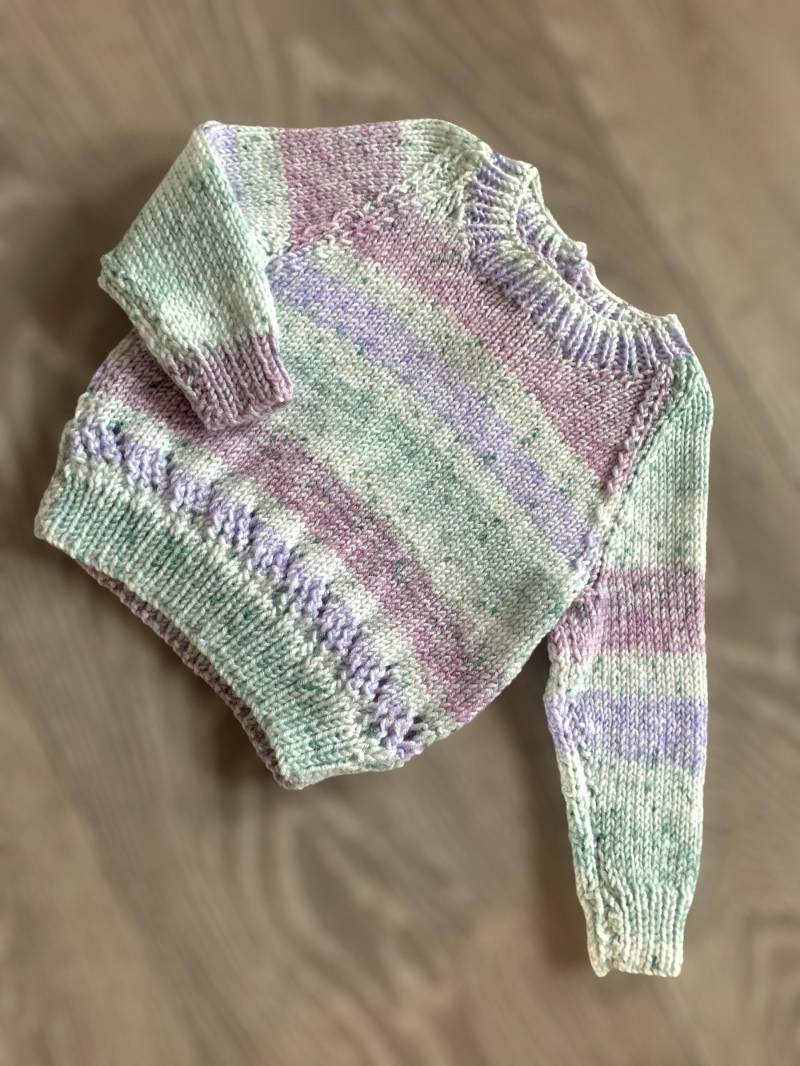 3-6 Monate Personalisierter Baby Pullover Bereit Zum Versand, Handgestickter Namenspullover, Neues Geschenk, Handgemachter Namenspullover von LovelyLittleCardis