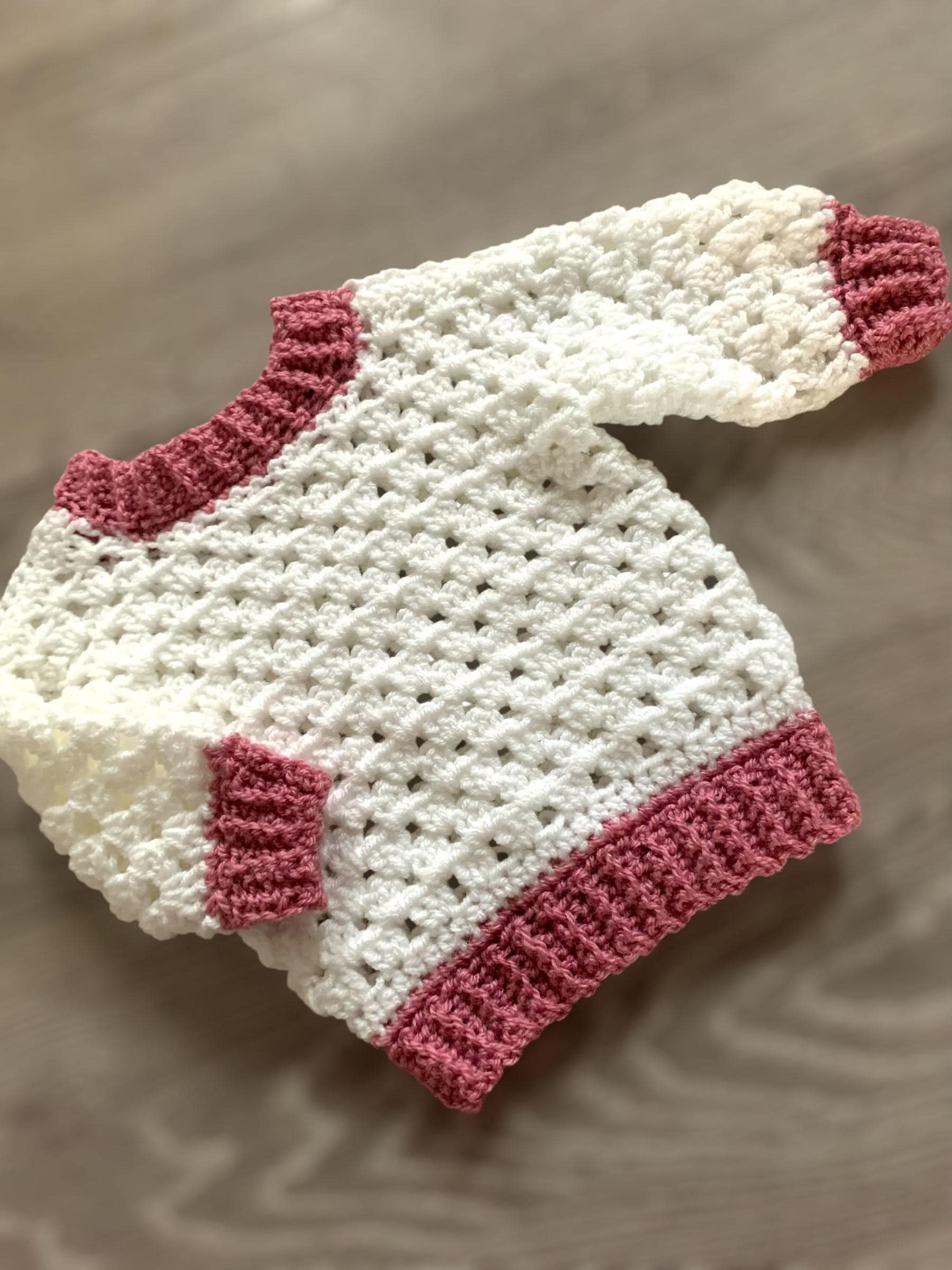 3-6 Monate Personalisierter Baby Pullover Bereit Zum Versand, Handgestickter Namenspullover, Neues Geschenk, Handgemachter Namenspullover 3-6 Monate Personalisierter Baby Pullover Bereit Zum Versand, Handgestickter Namenspullover, Neues Geschenk, Handgemachter Namenspullover von LovelyLittleCardis