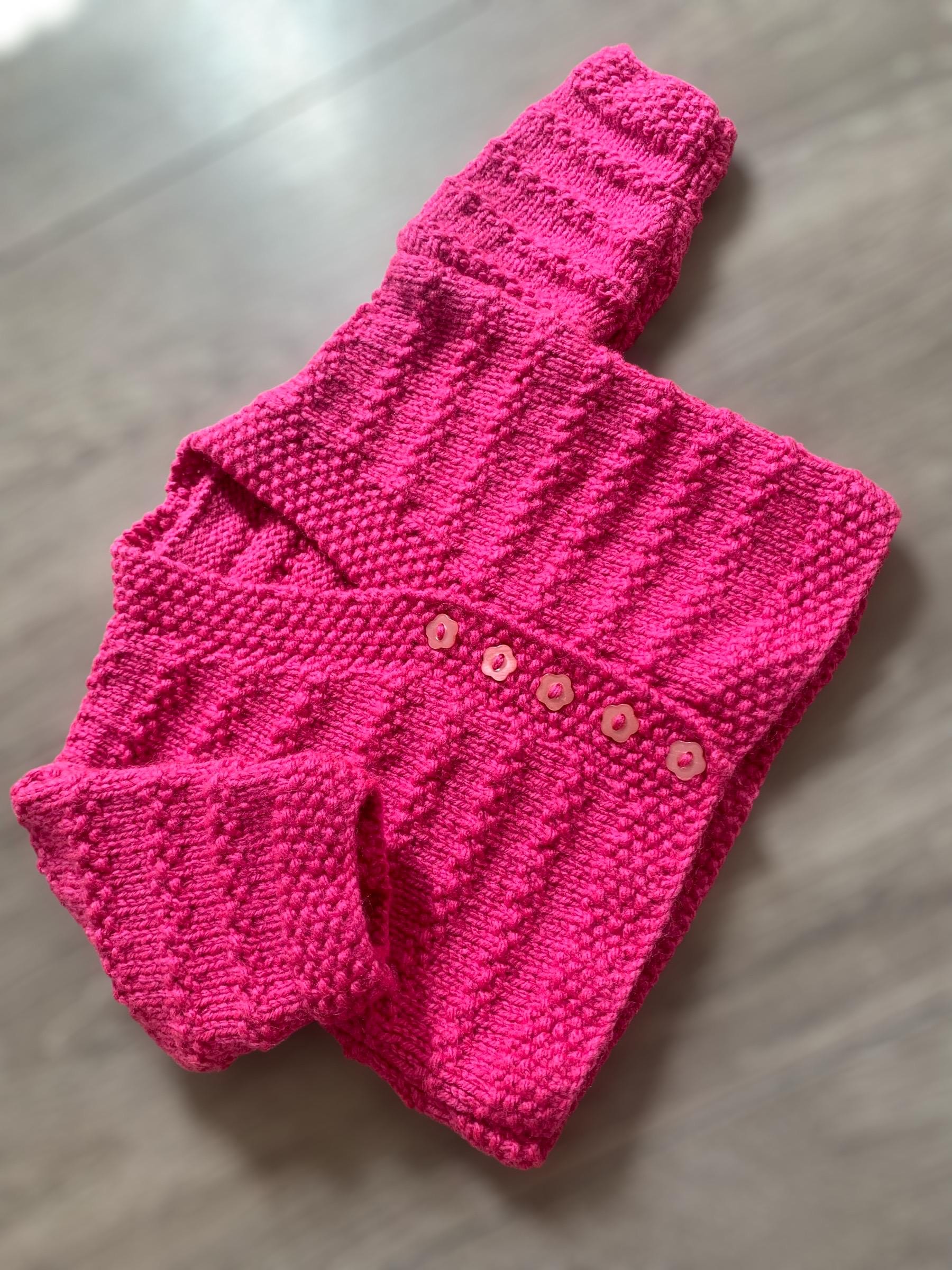 Neugeborene Personalisierte Baby-strickjacke, Hand Bestickte Handgefertigte Neues Babygeschenk, Geschenke Für Neue Mütter von LovelyLittleCardis