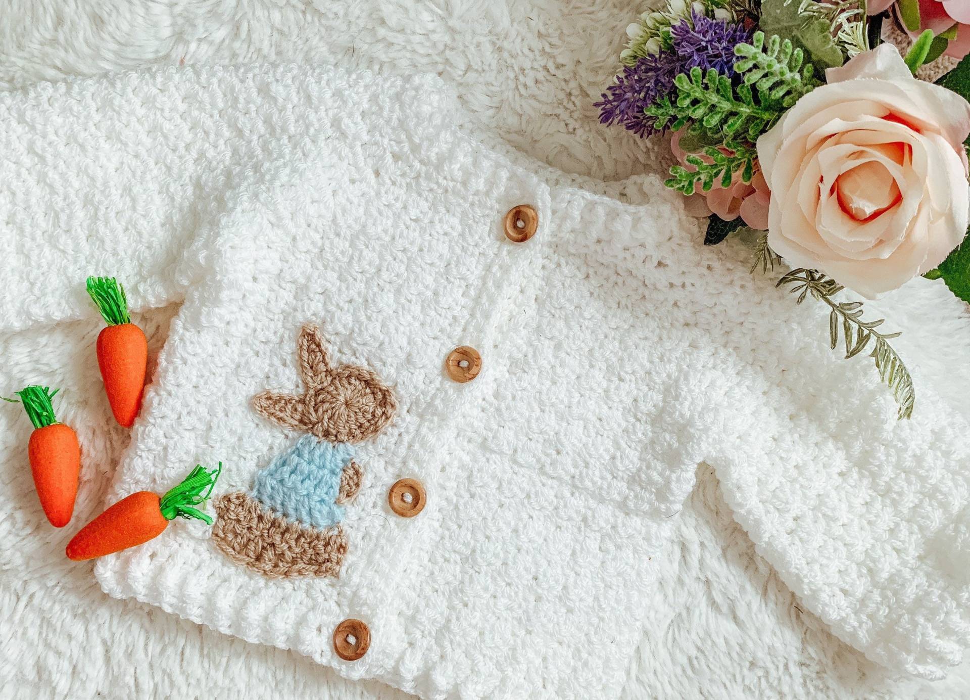 Ostern Baby-Kinder-strickjacke, Personalisierte Babyjacke, Neues Babygeschenk, Baby-Jungen-Geschenk, Baby-Namensstrickjacke, Ostergeschenk, Erstes von LovelyLittleCardis