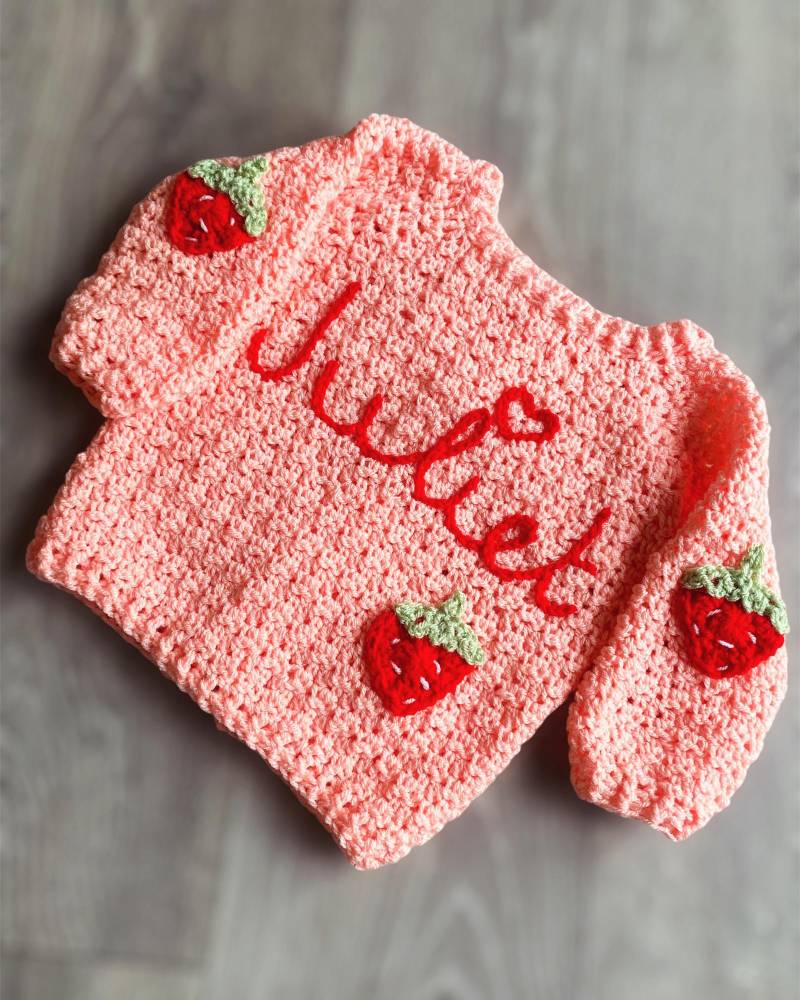 Personalisierte Baby/Kinder Handgemachte Erdbeer-strickjacke, Benutzerdefinierte Namens-strickjacke, Neues Baby-Geschenk-Andenken, Kommt Nach Hause von LovelyLittleCardis