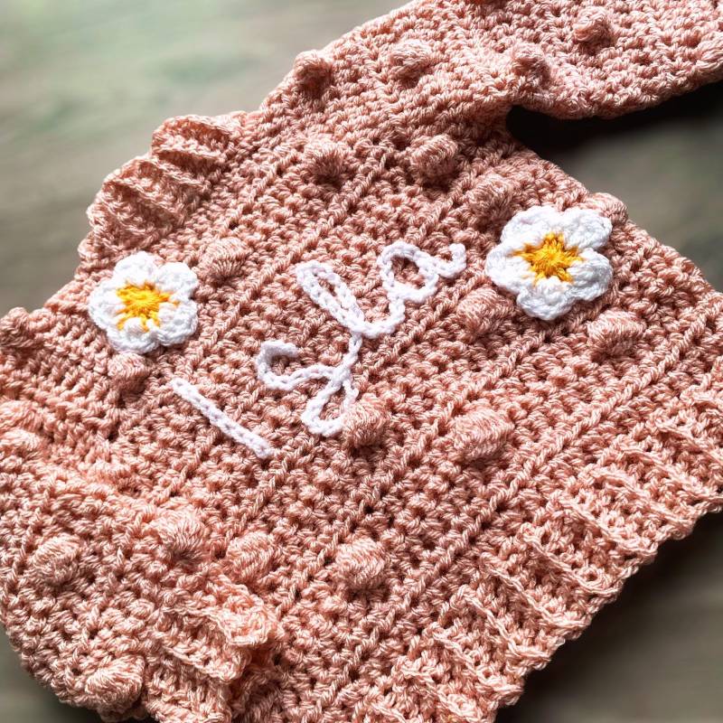 Personalisierte Blumen Baby Kinder Name Strickjacke, Handgemachte Nach Hause Kommen Outfit, Neues Geschenk von LovelyLittleCardis