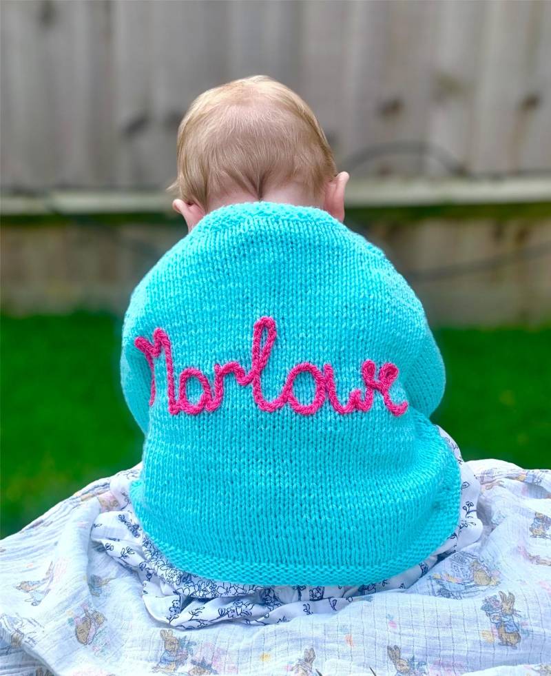 Personalisierte Baby Strickjacke, Hand Bestickt Name, 3-6 Monate von LovelyLittleCardis