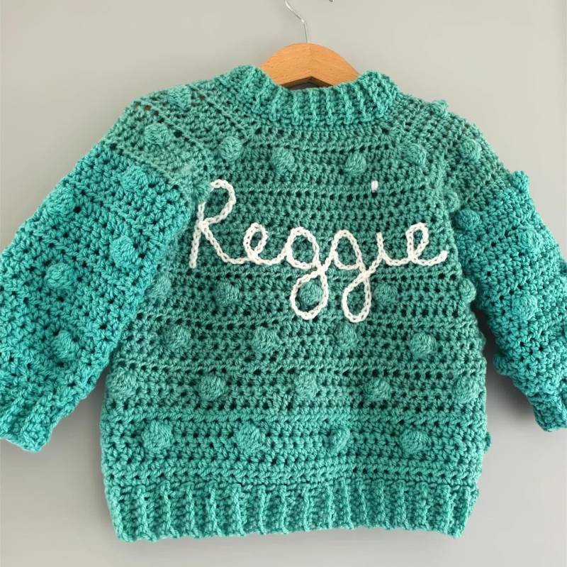 Personalisierte Handgemachte Benutzerdefinierte Baby Strickjacke Geschenk, Handgestickte Namen Strickjacke, Neues Ersten Geburtstag Geschenk von LovelyLittleCardis