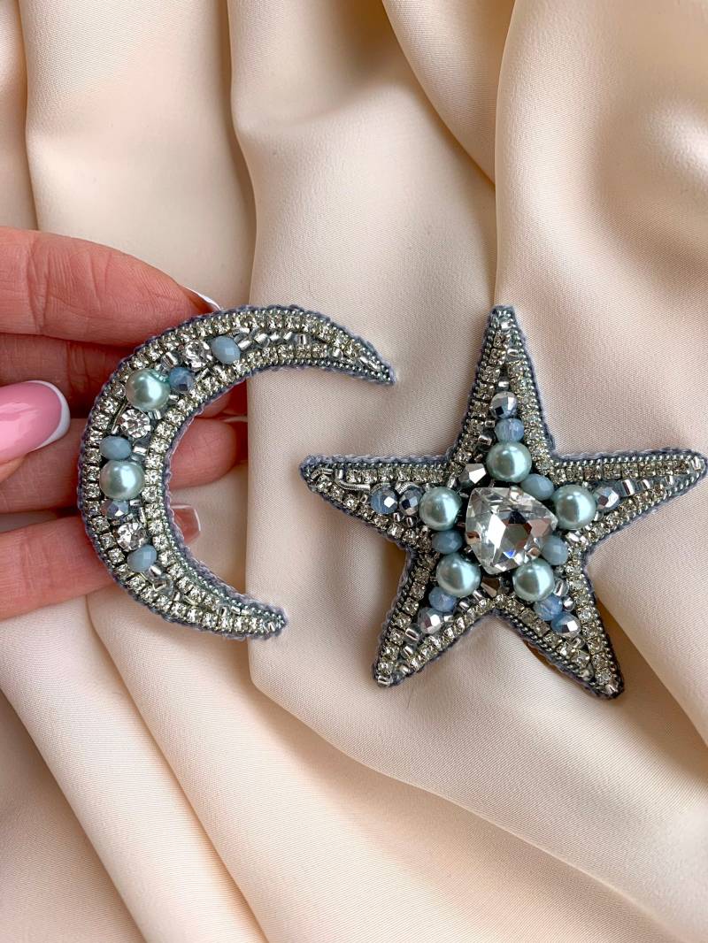 Perlen Broschen Bestickt Mit Stern Und Monat. Brosche Aus in Silber. Kristall Perle Anstecknadel. Weihnachtsdekoration. Handgefertigtes Accessoire von LovelyLittleThingsN