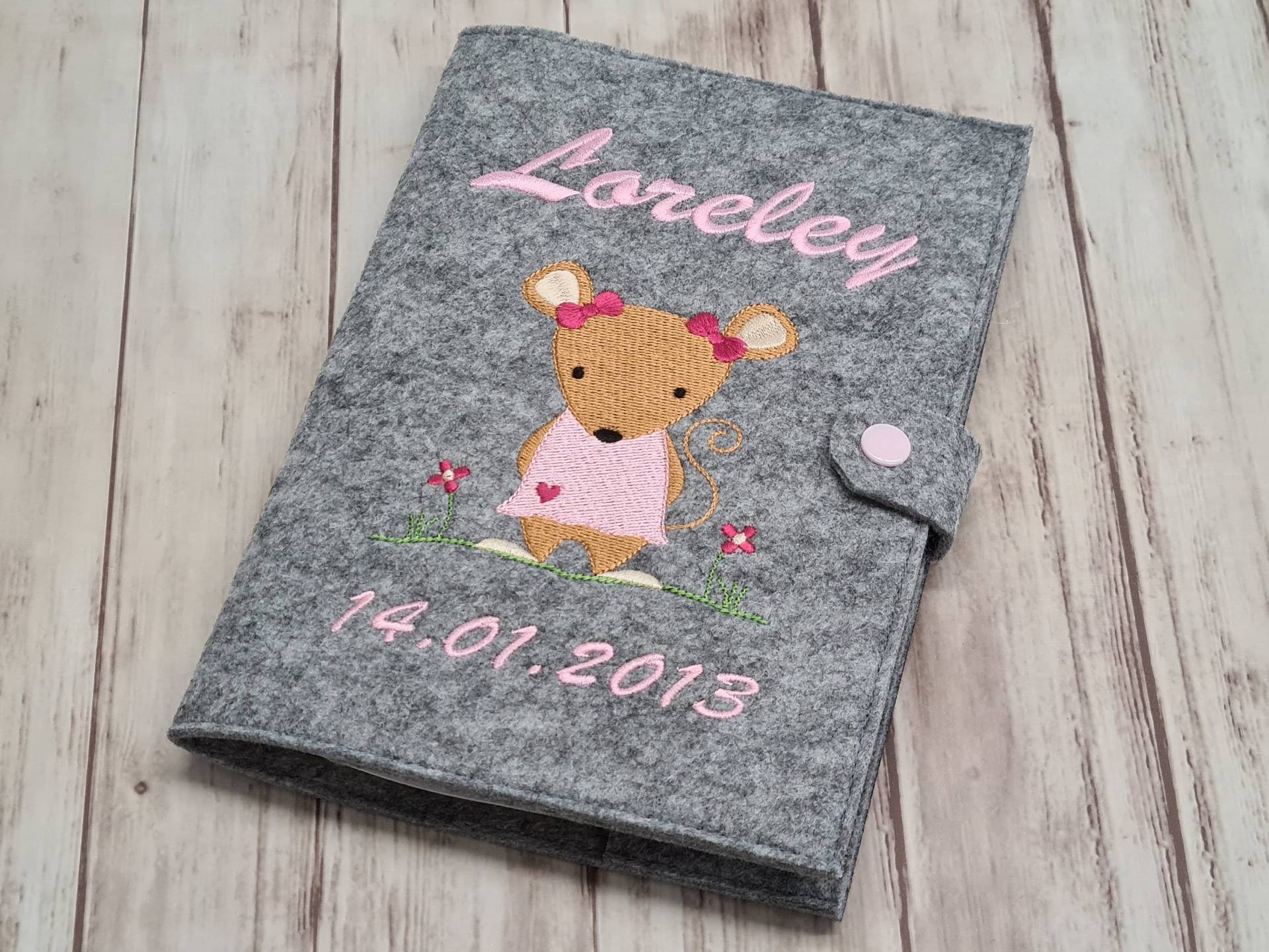 U-Heft Hülle Filz Mit Name Und Datum Maus Mädchen von LovelyLoreleyShop