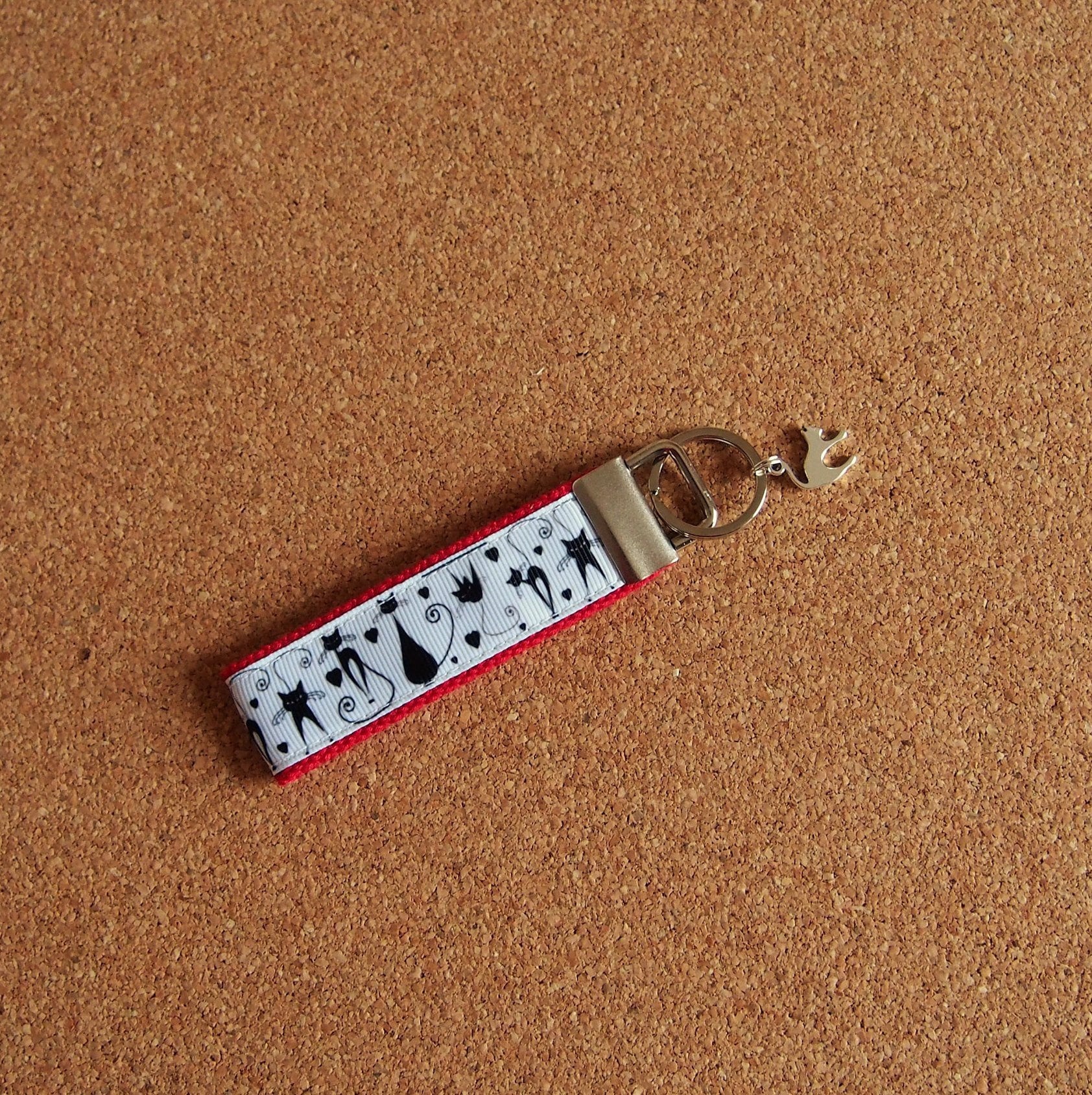 Handgemachter Katzen Schlüsselanhänger Band Schlüsselanhänger Mit Metall Anhänger Handgemachter Katzen Schlüsselanhänger Band Schlüsselanhänger Mit Metall Anhänger von LovelyPerfectStyle