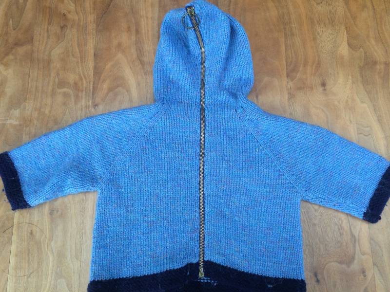 Hand Stricken Kinder Wolle Pullover Mit Kapuze, Reißverschlüsse Bis Hinten, 2-3 Jahre von LovelyTingsVintage