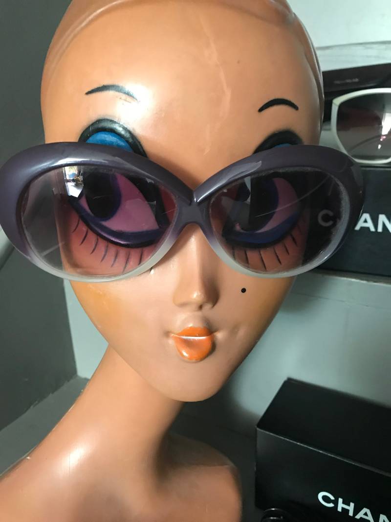 Jahrgang Dolce & Gabbana 2-Ton-Lila-Weiß Verblassen Ovale Übergroße Sonnenbrille von LovelyTingsVintage