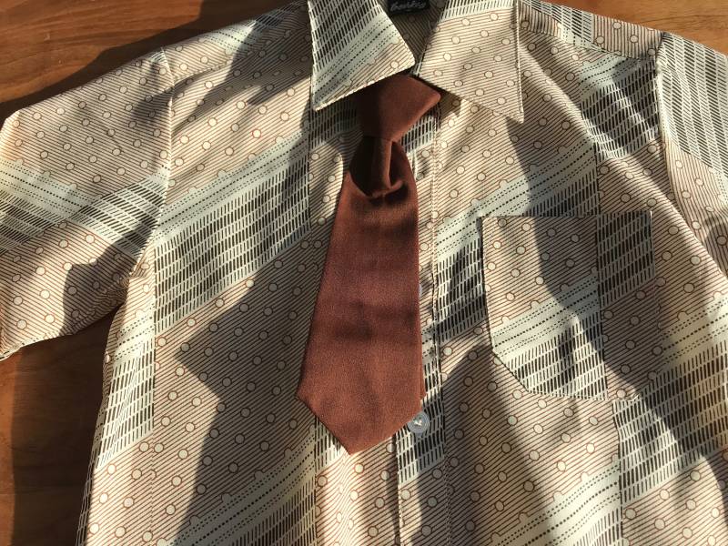Jungen "Büro Tragen' Hemd Und Krawatte Gesetzt, Vintage Kitsch Modeschmuck, Braun Creme Beige, 4-5 Jahre Jungen "Büro Tragen' Hemd Und Krawatte Gesetzt, Vintage Kitsch Modeschmuck, Braun Creme Beige, 4-5 Jahre von LovelyTingsVintage