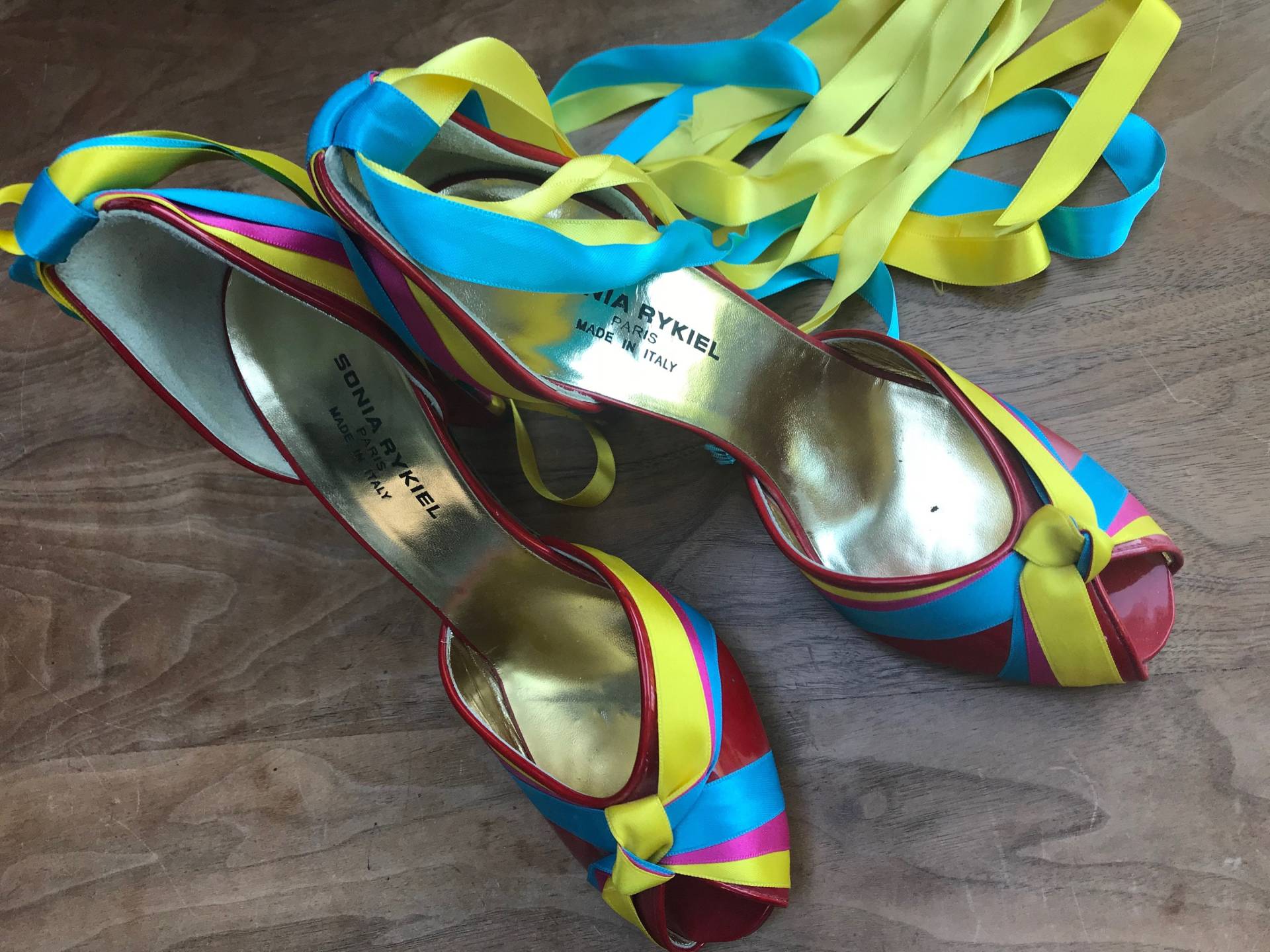 Unglaubliche 1990Er Sonia Rykiel Karussellschuhe Mit Roten, Rosa Und Gelben Streifen von LovelyTingsVintage