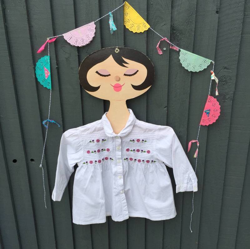 Vintage Smok Bestickt Mädchen Hemd/Bluse Von 3-4 Jahren Mit Peter-Pan-Kragen & Violett Lila Blumen von LovelyTingsVintage