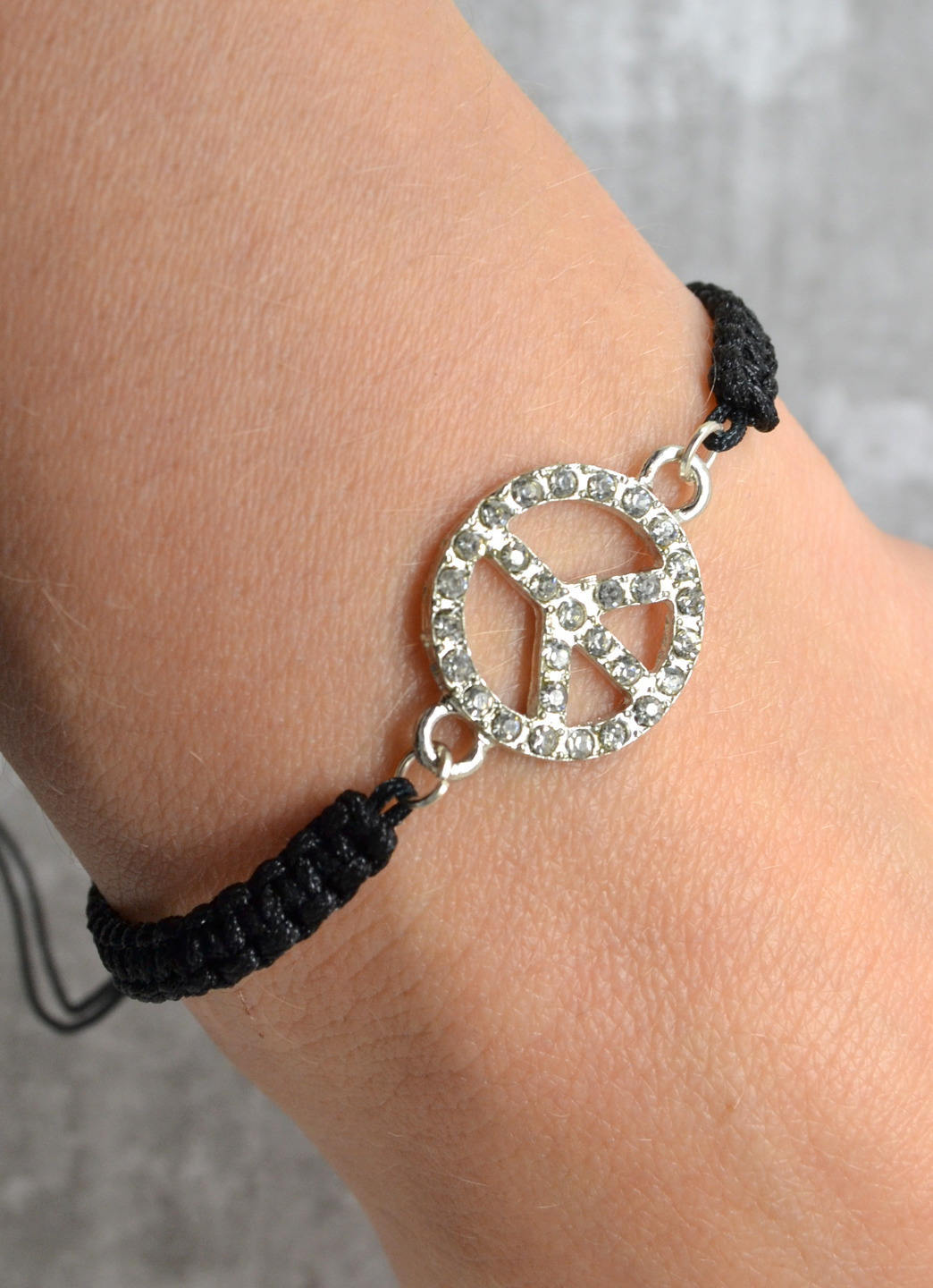 Damenarmband, Geflochtener Schwarzer Faden, Frieden Und Liebe, Silbernes Metall, Mit Strasssteinen Damenarmband, Geflochtener Schwarzer Faden, Frieden Und Liebe, Silbernes Metall, Mit Strasssteinen von LovelyWordsBoutique