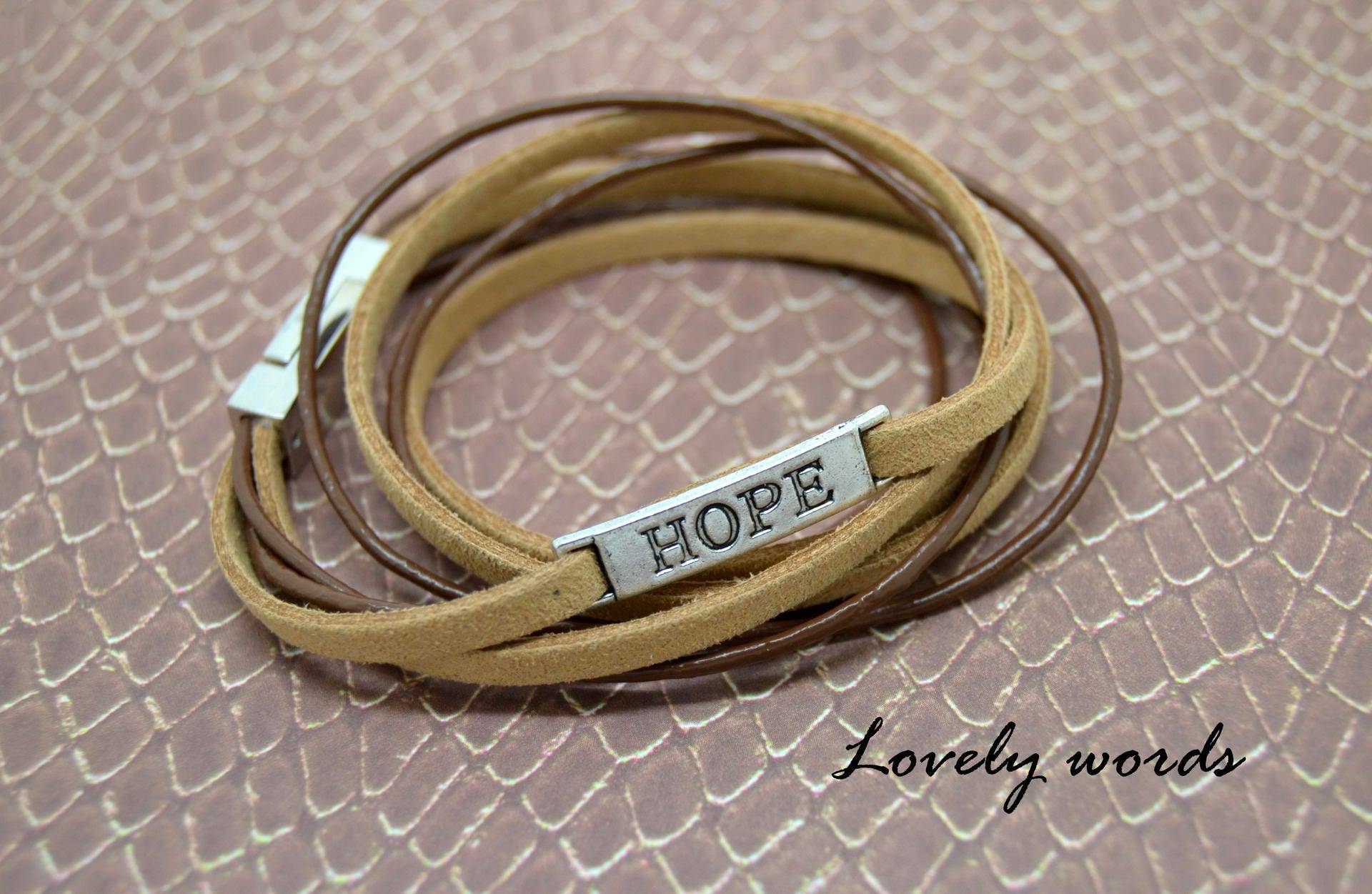 Frau, Leder Und Wildleder Braun, Hoffnung Nachricht Armband Frau, Leder Und Wildleder Braun, Hoffnung Nachricht Armband von LovelyWordsBoutique