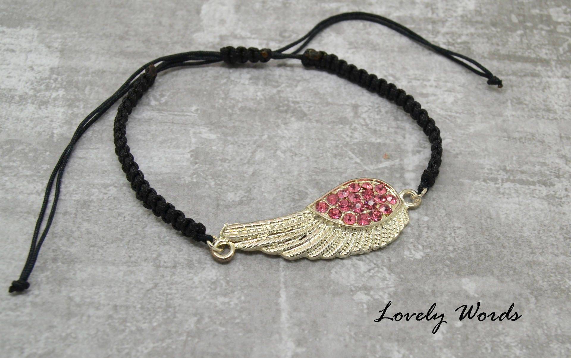 Frau-Armband, Geflochtene Makramee, Schwarzes Kabel, Flügel Engel Mit Rosa Strass, Verstellbare Schiebe-Knoten Frau-Armband, Geflochtene Makramee, Schwarzes Kabel, Flügel Engel Mit Rosa Strass, Verstellbare Schiebe-Knoten von LovelyWordsBoutique