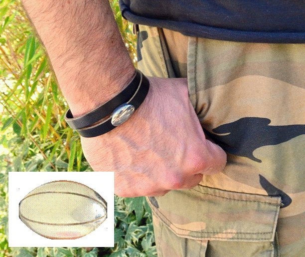 Herrenarmband, Rugbyball, Leder, Rot Schwarz Grünbraun, Magnetschließe, Silbernes Metall Herrenarmband, Rugbyball, Leder, Rot Schwarz Grünbraun, Magnetschließe, Silbernes Metall von LovelyWordsBoutique