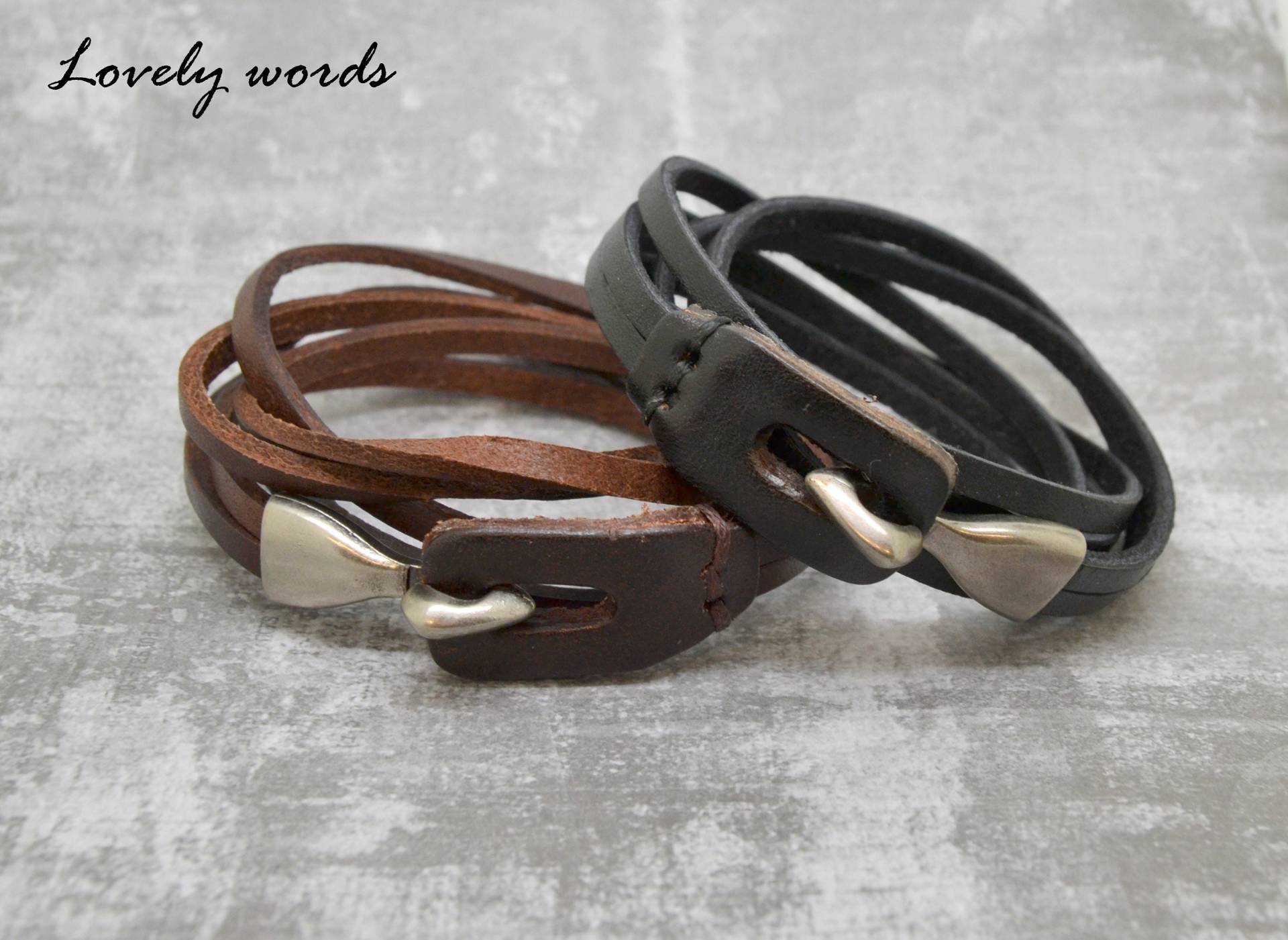 Herrenarmband, Schwarzes Leder, Motorrad-Biker, Hakenverschluss, Silbernes Metall Herrenarmband, Schwarzes Leder, Motorrad-Biker, Hakenverschluss, Silbernes Metall von LovelyWordsBoutique