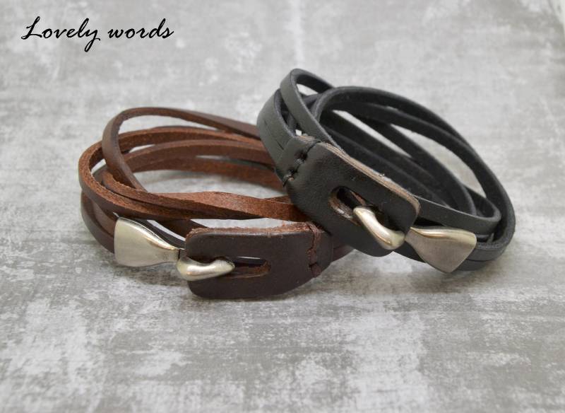 Herrenarmband, Schwarzes Leder, Motorrad-Biker, Hakenverschluss, Silbernes Metall von LovelyWordsBoutique