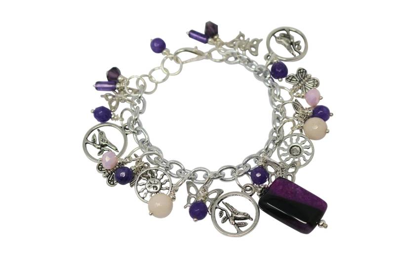 Zauberhaftes Perlen Charm Armband Mit Zinn Charms Und Edelstein von Lovelybeadllc