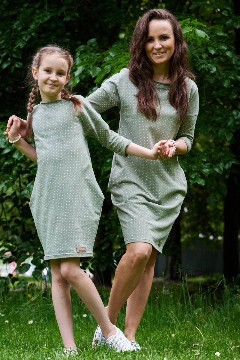 Das Set Von Oversized Kleider Für Mutter Und Tochter - Pistazien Dots von LovemadePL