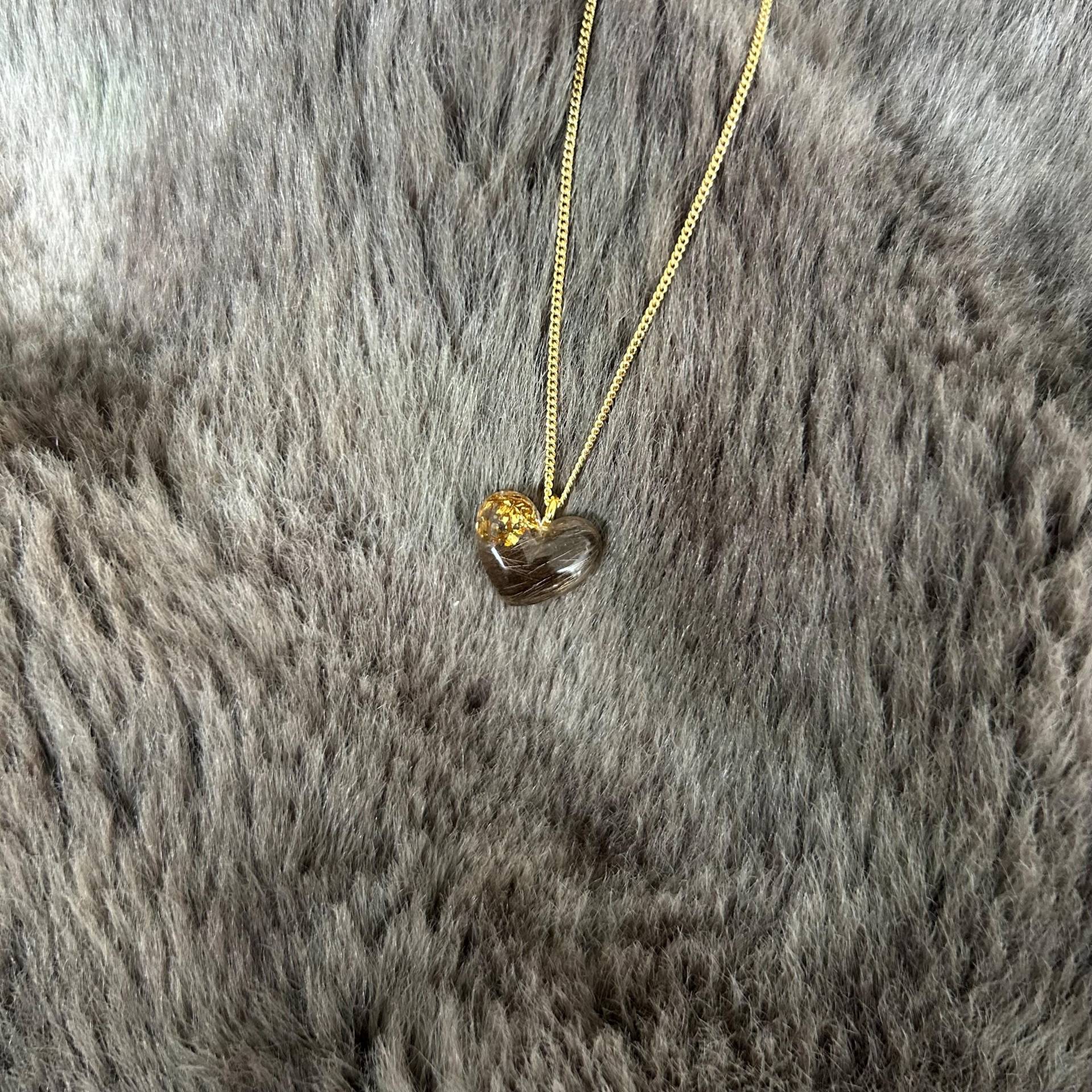 Erinnerungskette Aus 925 Silber/18K Vergoldet Mit Fellanhänger, Andenken, Epoxidharz, Erinnerungsschmuck, Fell, Asche Erinnerungskette Aus 925 Silber/18K Vergoldet Mit Fellanhänger, Andenken, Epoxidharz, Erinnerungsschmuck, Fell, Asche von LovemorialArts