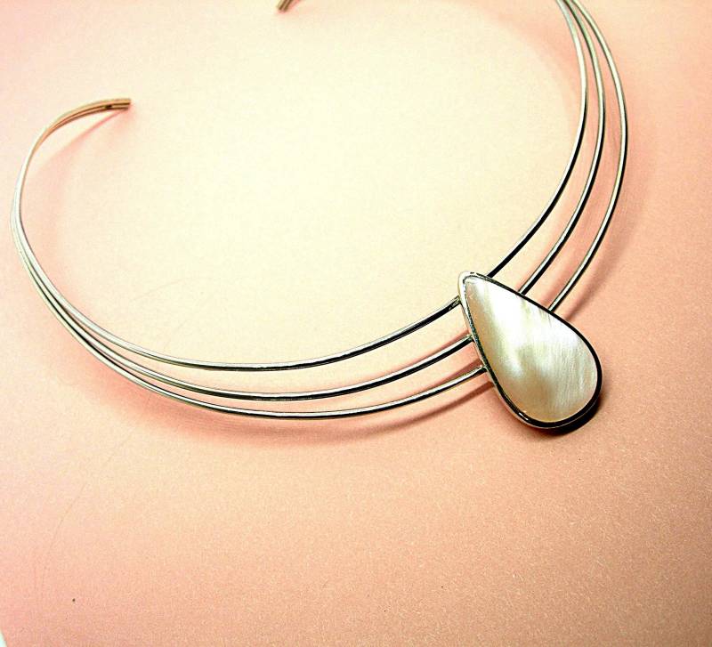 Silver Und Perlmutt Avantgarde Halskette Blush Rosa von Lovenna